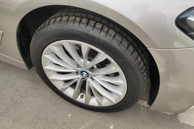 Used BMW 5 Series 2021 525Li Luxury Package Right Front Wheel Hub