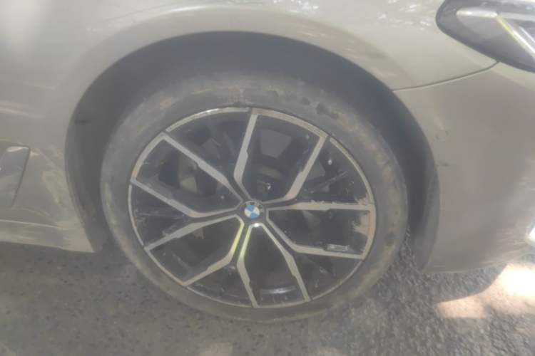 Used BMW 5 Series 2021 530Li Luxury Edition M Sport Package Right Front Wheel Hub