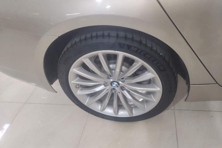 Used BMW 5 Series 2021 530Li Luxury Edition Premium Package Right Rear Wheel Hub