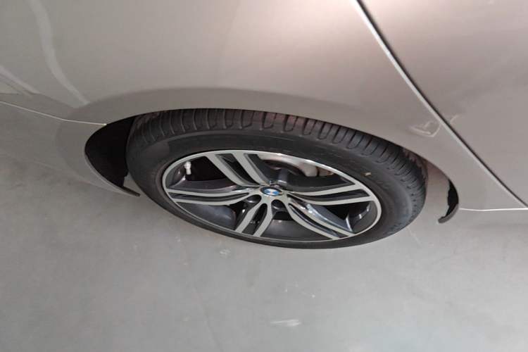 Used BMW 5 Series 2021 Restyled 530Li Leading Edition Luxury Package Right Rear Wheel Hub