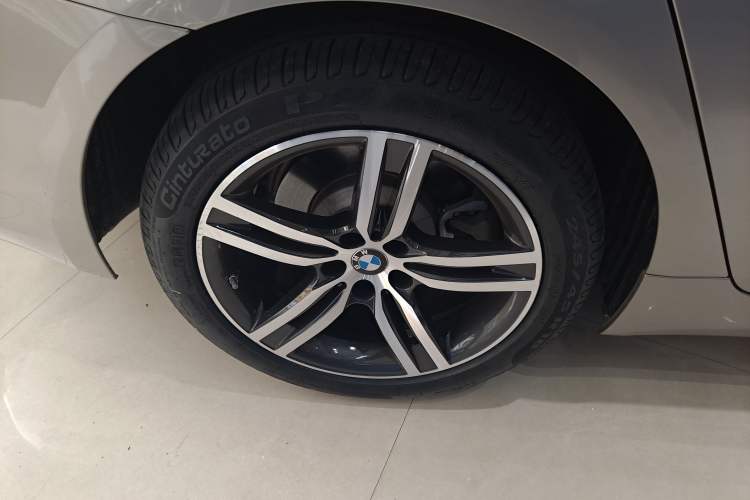Used BMW 5 Series 2021 530Li Leading Luxury Package Right Rear Wheel Hub