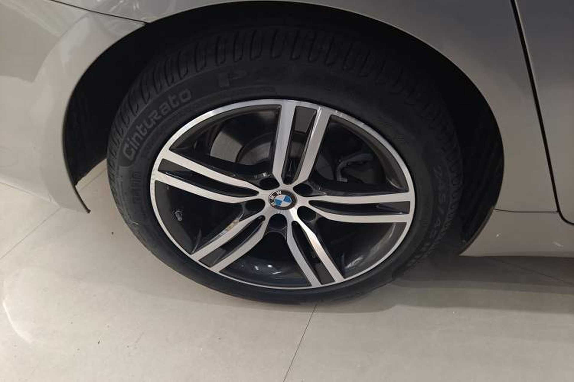 Used BMW 5 Series 2021 530Li Leading Luxury Package Right Rear Wheel Hub