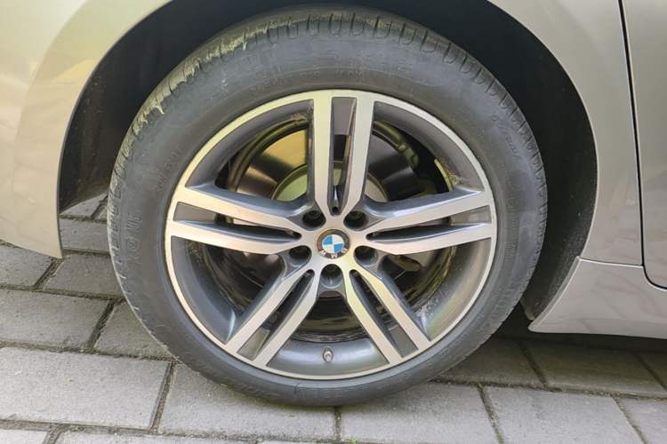 Used BMW 5 Series 2021 530Li Leading Luxury Package Right Rear Wheel Hub