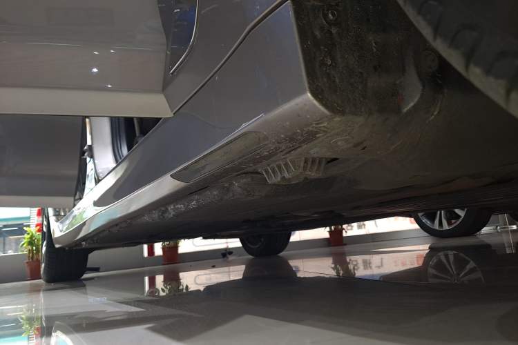 Used BMW 5 Series 2021 530Li Leading Luxury Package Right Side Sill