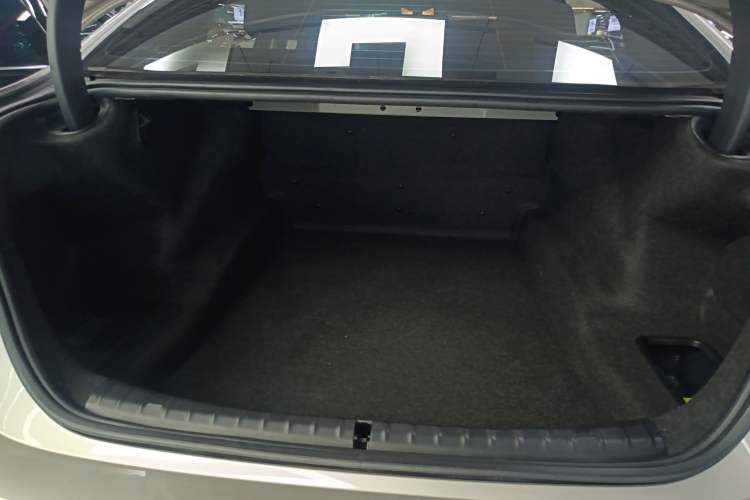 Used BMW 5 Series 2021 530Li Leading Luxury Package Trunk