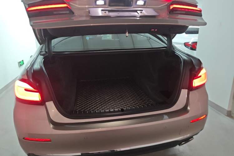 Used BMW 5 Series 2021 Restyled 530Li Leading Edition Luxury Package Trunk