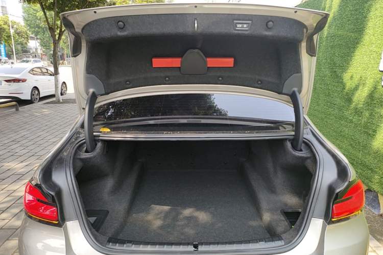 Used BMW 5 Series 2021 530Li Leading Luxury Package Trunk
