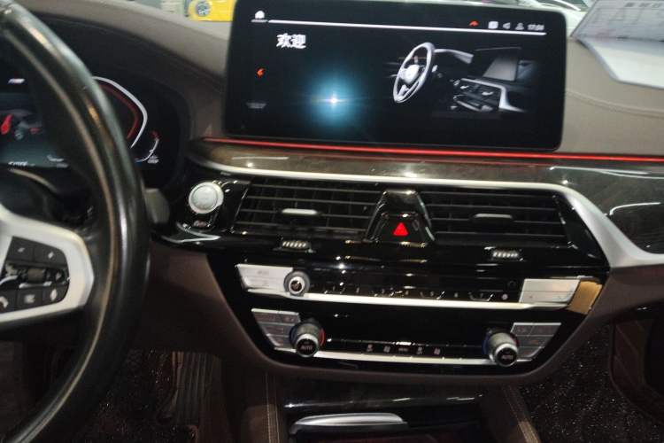 Used BMW 5 Series 2021 Facelifted 525Li M Sport Package Audio And AC Panel