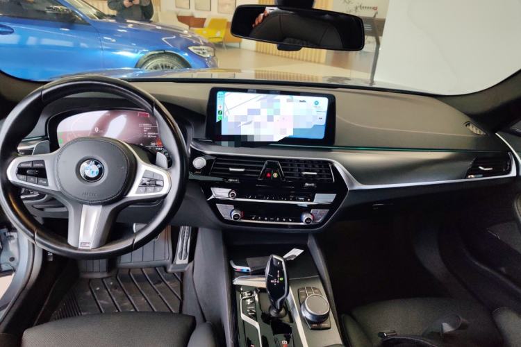 Used BMW 5 Series 2021 530i M Sport Package Center Console