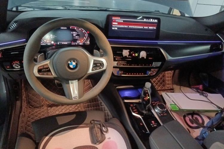 Used BMW 5 Series 2021 530i M Sport Package Center Console