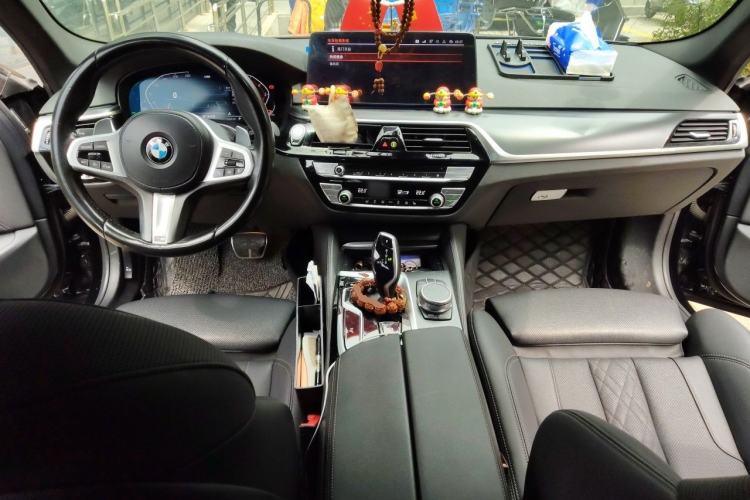 Used BMW 5 Series 2021 530i M Sport Package Center Console