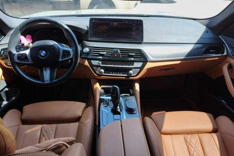 Used BMW 5 Series 2021 525i M Sport Package Center Console