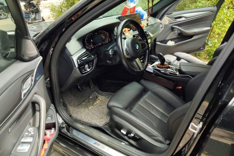 Used BMW 5 Series 2021 530i M Sport Package Driver Seat