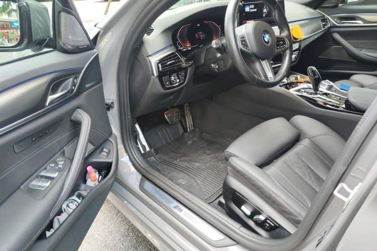 Used BMW 5 Series 2021 525i M Sport Package Driver Seat