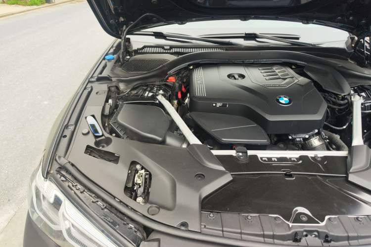 Used BMW 5 Series 2021 525Li M Sport Package Engine Bay Right