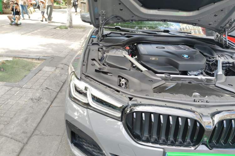 Used BMW 5 Series 2021 525i M Sport Package Engine Bay Right