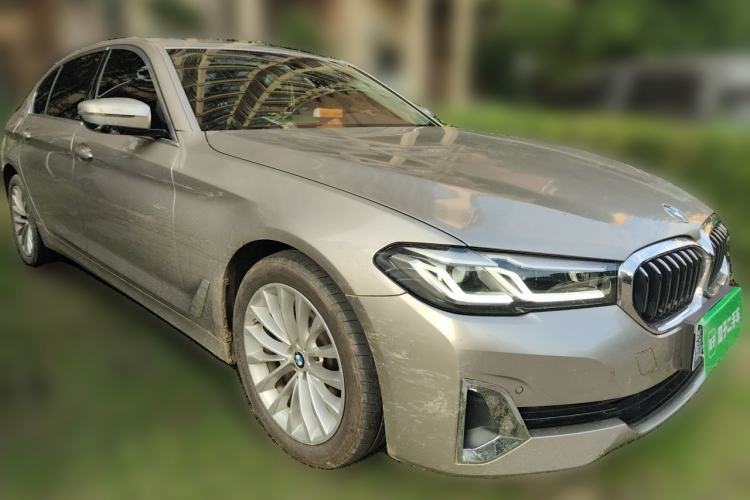 Used BMW 5 Series 2021 525Li Luxury Package Front Right 45 Deg