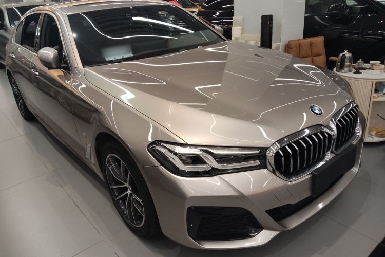 Used BMW 5 Series 2021 Facelifted 525Li M Sport Package Front Right 45 Deg