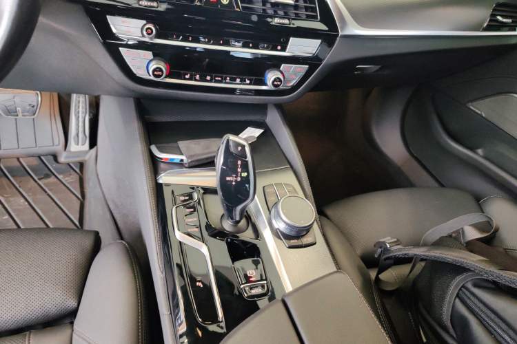 Used BMW 5 Series 2021 530i M Sport Package Gear Lever