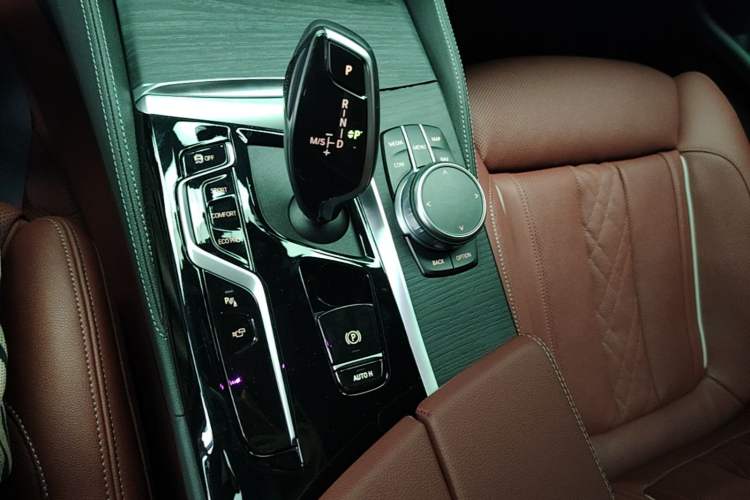 Used BMW 5 Series 2021 530Li Luxury Edition M Sport Package Gear Lever