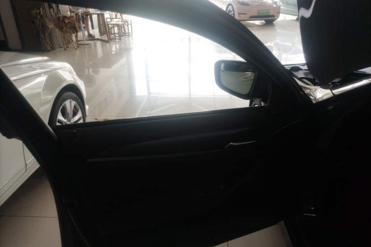 Used BMW 5 Series 2021 540i Sport Line M Sport Package Left Front Door Interior