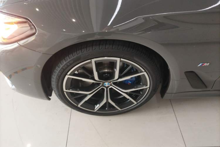 Used BMW 5 Series 2021 540i Sport Line M Sport Package Left Front Wheel Hub