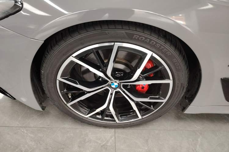 Used BMW 5 Series 2021 530Li Luxury Edition M Sport Package Left Front Wheel Hub