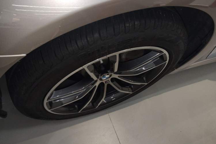 Used BMW 5 Series 2021 Facelifted 525Li M Sport Package Left Front Wheel Hub