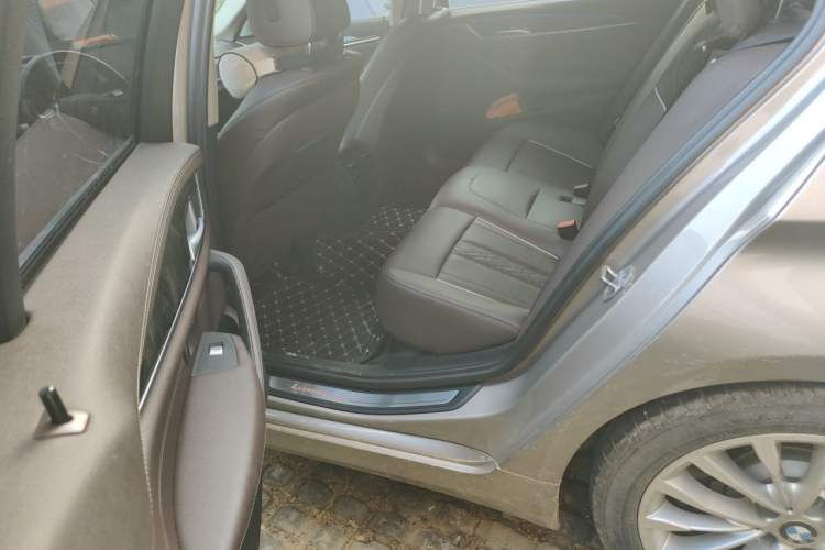 Used BMW 5 Series 2021 525Li Luxury Package Left Rear Seat