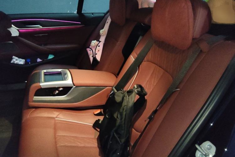 Used BMW 5 Series 2021 530Li Luxury Edition M Sport Package Left Rear Seat
