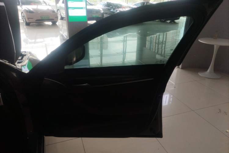 Used BMW 5 Series 2021 540i Sport Line M Sport Package Right Front Door Interior
