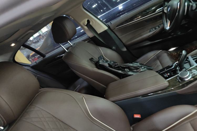 Used BMW 5 Series 2021 530Li Leading Luxury Package Right Front Seat