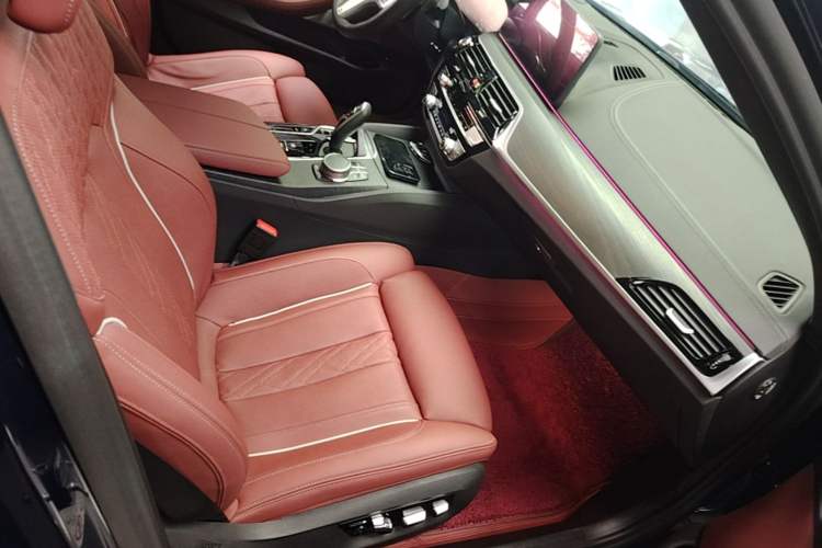 Used BMW 5 Series 2021 530Li Luxury Edition M Sport Package Right Front Seat