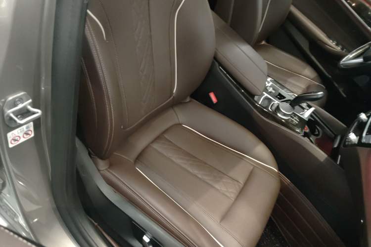 Used BMW 5 Series 2021 Facelifted 525Li M Sport Package Right Front Seat