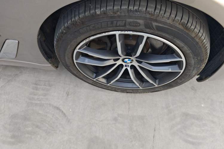 Used BMW 5 Series 2021 Facelifted 525Li M Sport Package Right Front Wheel Hub