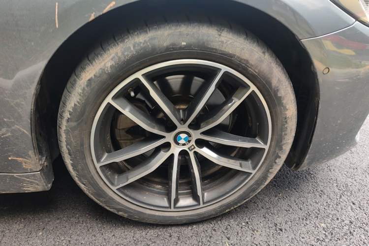 Used BMW 5 Series 2021 525i M Sport Package Right Front Wheel Hub