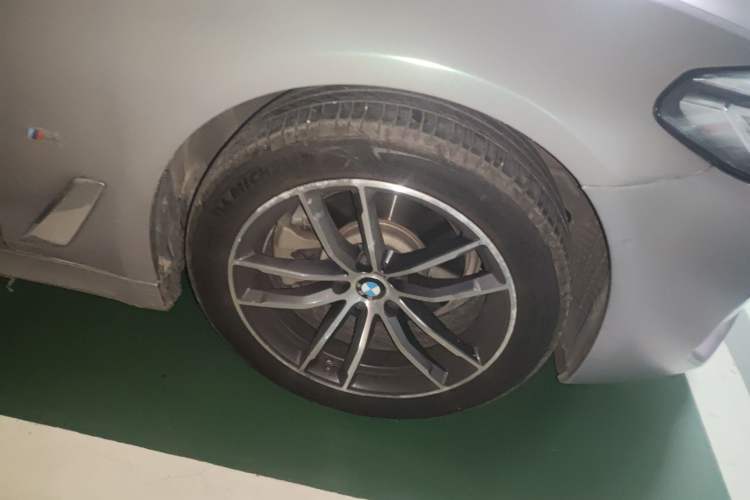 Used BMW 5 Series 2021 Facelifted 525Li M Sport Package Right Front Wheel Hub