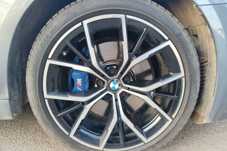 Used BMW 5 Series 2021 530i M Sport Package Right Front Wheel Hub