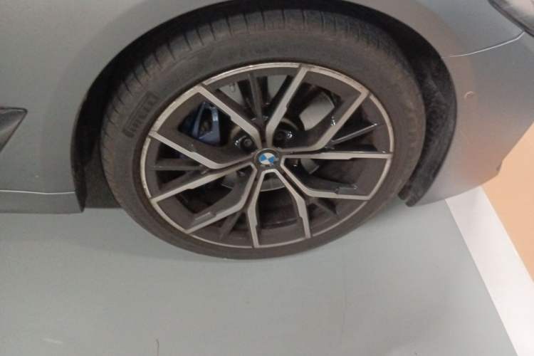 Used BMW 5 Series 2021 530i M Sport Package Right Front Wheel Hub