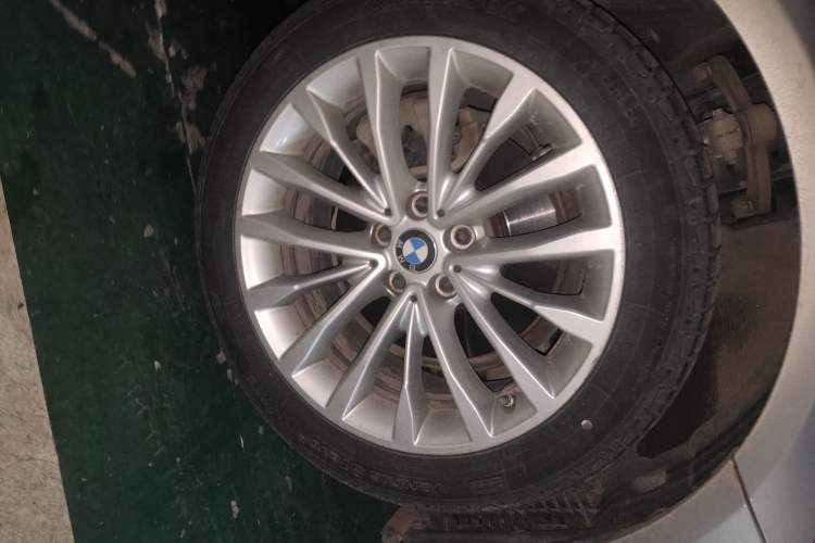 Used BMW 5 Series 2021 525Li Luxury Package Right Front Wheel Hub
