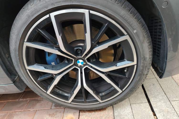 Used BMW 5 Series 2021 530i M Sport Package Right Front Wheel Hub