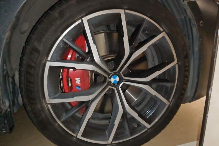 Used BMW 5 Series 2021 540i Sport Line M Sport Package Right Front Wheel Hub