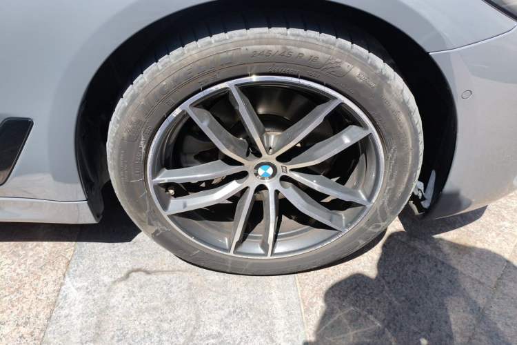 Used BMW 5 Series 2021 525i M Sport Package Right Front Wheel Hub