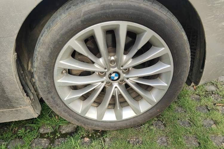 Used BMW 5 Series 2021 525Li Luxury Package Right Front Wheel Hub