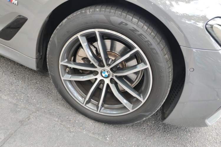 Used BMW 5 Series 2021 525i M Sport Package Right Front Wheel Hub
