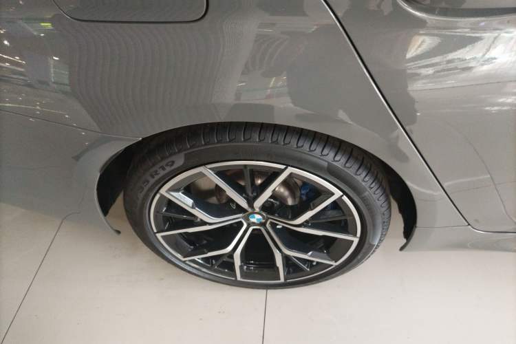 Used BMW 5 Series 2021 540i Sport Line M Sport Package Right Rear Wheel Hub