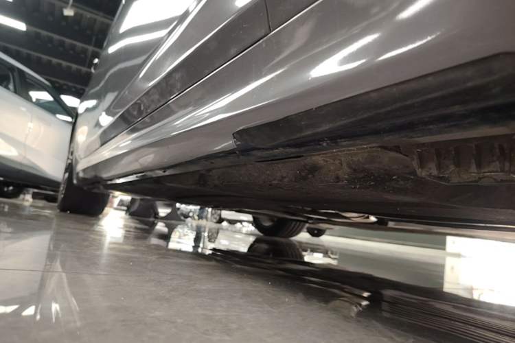 Used BMW 5 Series 2021 530Li Luxury Edition M Sport Package Right Side Sill