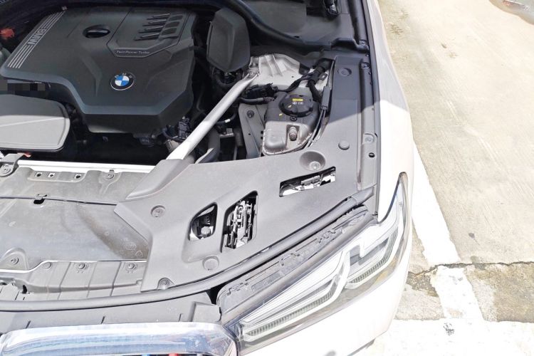 Used BMW 5 Series 2021 525Li Luxury Package Engine Bay Left