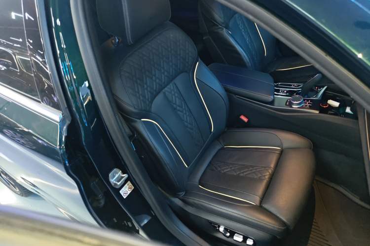 Used BMW 5 Series 2021 540i Sport Line M Sport Package Right Front Seat