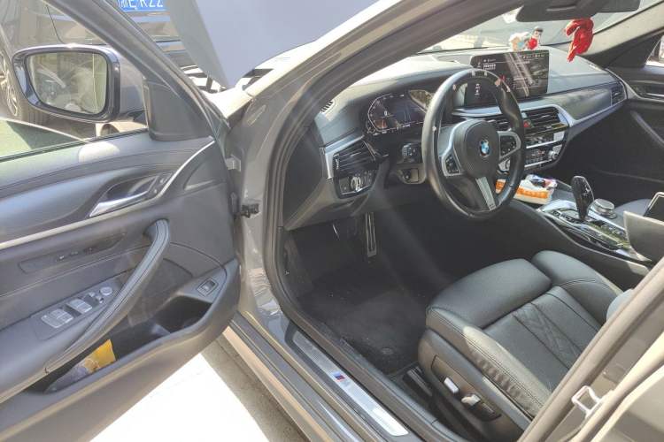 Used BMW 5 Series 2021 525i M Sport Package Driver Seat